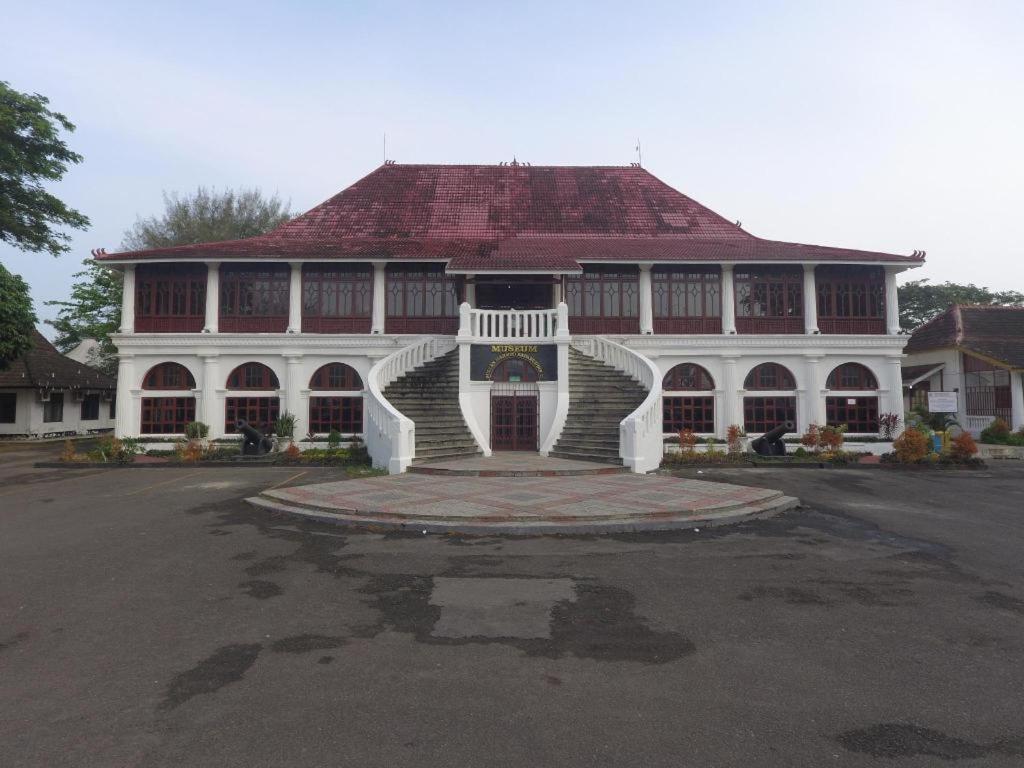 Oyo 91680 Hotel Mentari Palembang Bagian luar foto