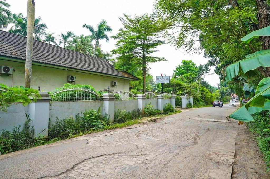 Oyo 91680 Hotel Mentari Palembang Bagian luar foto